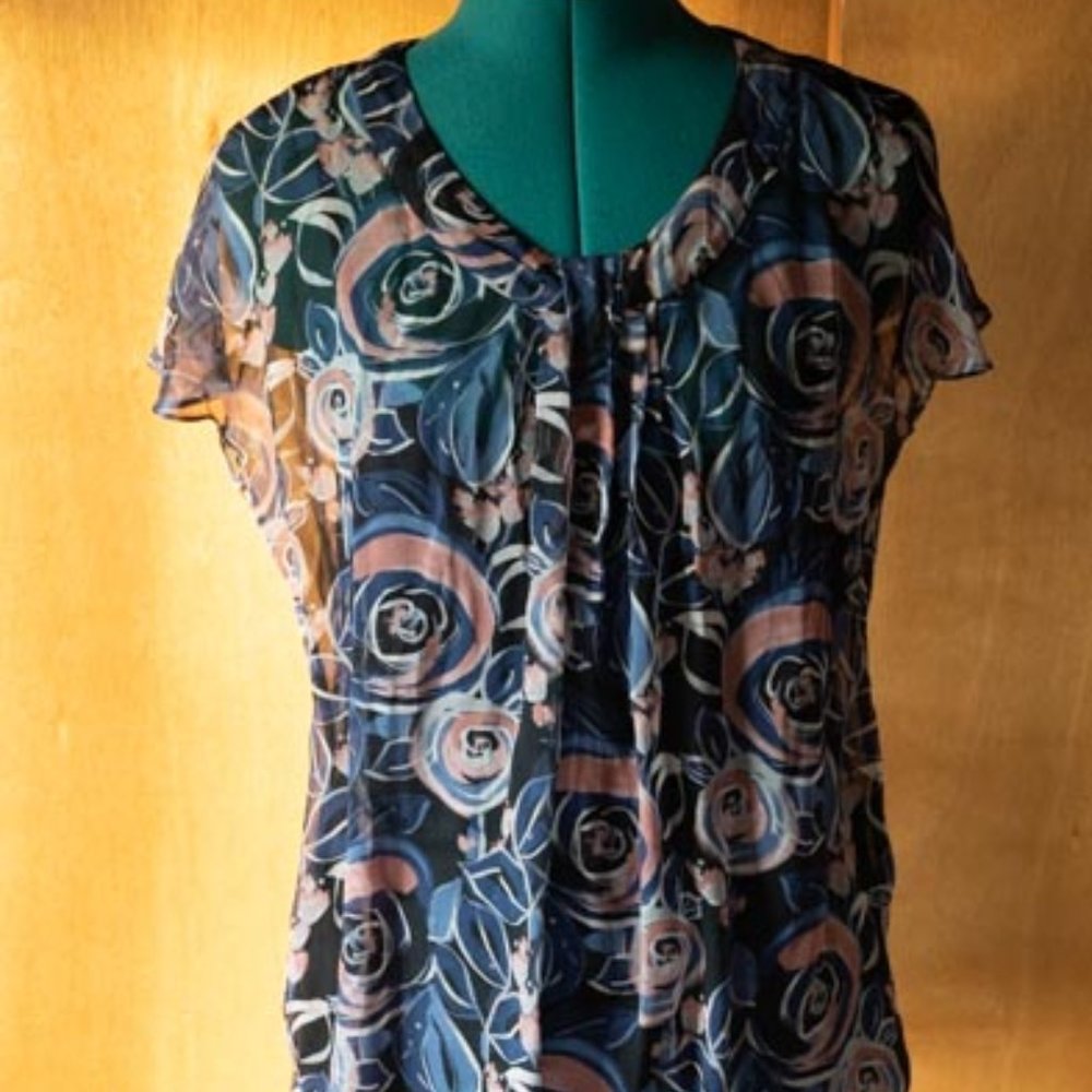 Alfani Blue with Pink Abstract Flowers 100% Silk Sleeveless Blouse womens 10